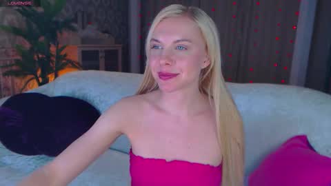 Lisa online show from November 12, 8:59 am