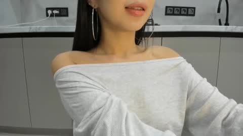 Mia online show from October 23, 4:39 pm