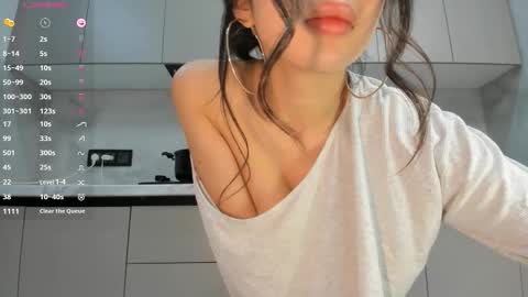 Mia online show from February 19, 7:32 pm