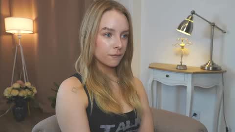 Anna online show from April 3, 1:53 pm