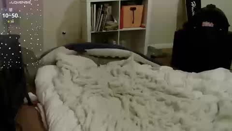 Snapshot of southerbunny chatting on October 18, 9:21 am Bunnydathug online show from October 18, 9:21 am