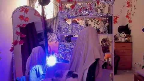 Leah online show from December 2, 4:51 am