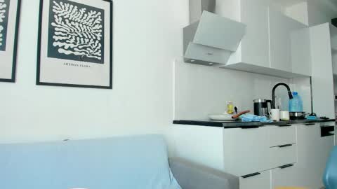 Leah online show from April 26, 10:57 am