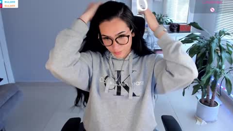 Luisa    online show from January 13, 9:42 pm