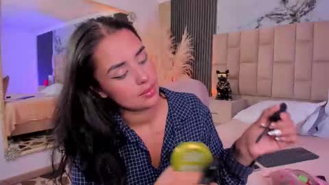 Snapshot of soycamiortiz chatting on February 22, 9:13 pm Camila Ortiz online show from February 22, 9:13 pm