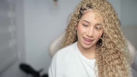 brisa  s online show from February 9, 2:29 pm