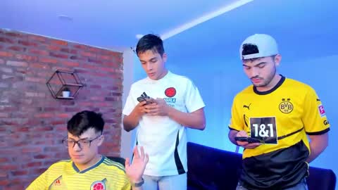 Snapshot of space_boys18 chatting on June 6, 7:29 pm Gabo Lucas and Justin online show from June 6, 7:29 pm