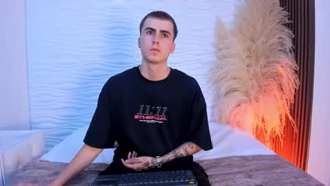 spaceboy_1 online show from February 15, 9:00 pm