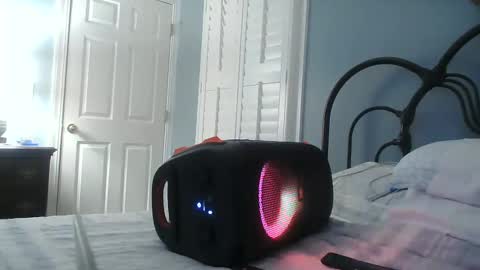 TrndSettrz online show from February 9, 1:55 am