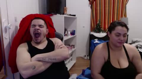 Snapshot of spanishcouple4255 chatting on January 11, 1:10 am spanishcouple4255 online show from January 11, 1:10 am