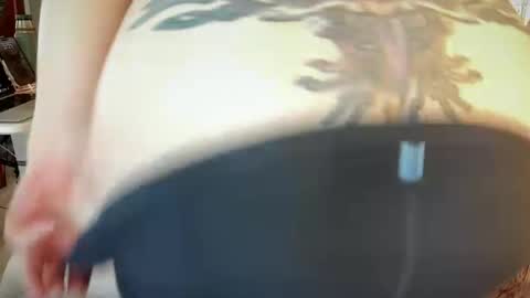 Snapshot of spankamber chatting on November 10, 10:20 pm AmberSpanks online show from November 10, 10:20 pm