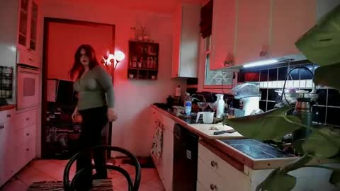 Snapshot of spankamber chatting on November 17, 10:48 pm AmberSpanks online show from November 17, 10:48 pm