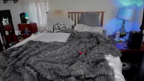 Snapshot of spankamber chatting on December 4, 12:42 am AmberSpanks online show from December 4, 12:42 am