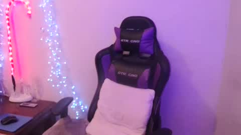 Snapshot of sparkle_pinuppp chatting on January 1, 2:42 pm Tip 1 token Follow me on instagram Sparkle pinuppp online show from January 1, 2:42 pm