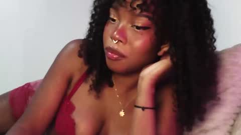 Snapshot of sparklingsoleil chatting on November 13, 2:38 pm Soleil online show from November 13, 2:38 pm