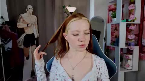 Snapshot of sparky_fox chatting on March 16, 5:44 am Nika online show from March 16, 5:44 am