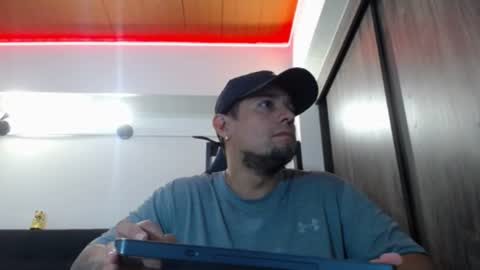 Snapshot of spartacus_cam chatting on July 7, 4:59 am online show from July 7, 4:59 am