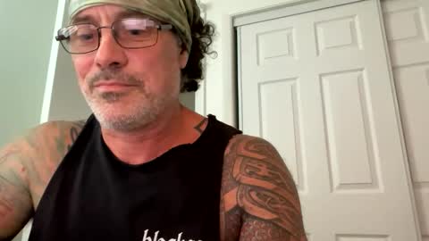 Snapshot of specter1972 chatting on December 21, 7:10 pm specter1972 online show from December 21, 7:10 pm