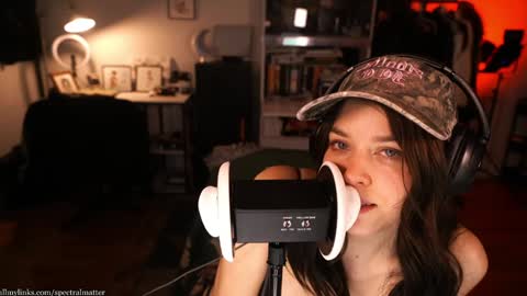 Snapshot of spectralmatter chatting on March 5, 1:23 am m online show from March 5, 1:23 am