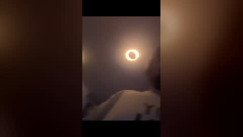 Snapshot of spendermender chatting on December 18, 1:44 am spendermender online show from December 18, 1:44 am