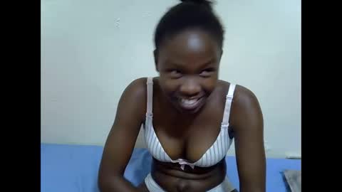 Snapshot of spicy_kittie chatting on March 8, 4:44 pm Kittle online show from March 8, 4:44 pm