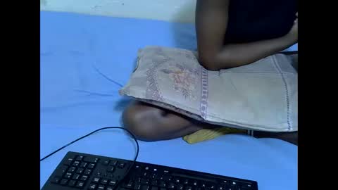 Snapshot of spicy_kittie chatting on April 9, 7:47 am Kittle online show from April 9, 7:47 am