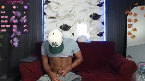 Snapshot of spicyboys_ chatting on January 5, 11:41 pm online show from January 5, 11:41 pm