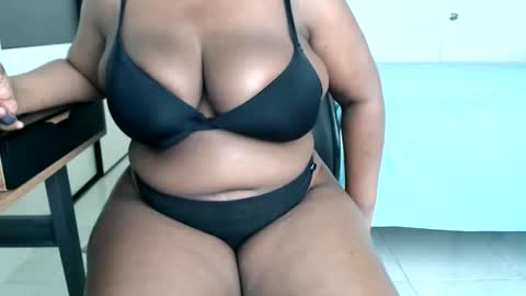 SPICYCHOCSTRAW online show from February 4, 7:31 pm