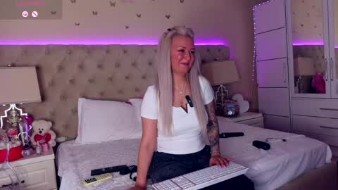 Alicia online show from April 29, 9:46 am