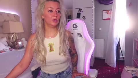 Alicia online show from August 3, 5:06 am