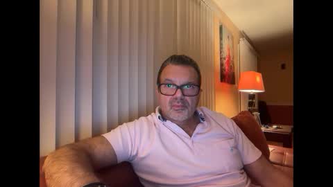 Snapshot of spike69old chatting on February 18, 12:06 am spike69old online show from February 18, 12:06 am