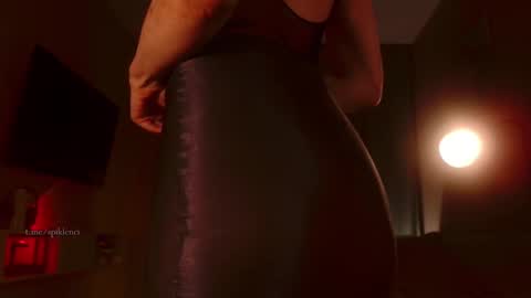 Elizabeth online show from October 14, 5:25 pm