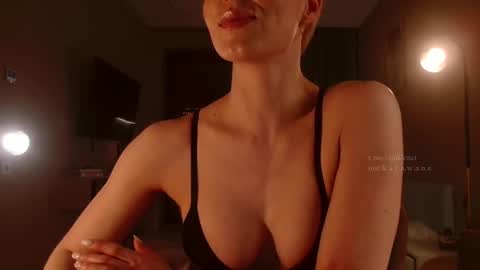 Elizabeth online show from March 25, 4:57 pm