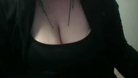 Snapshot of spinnerbitch chatting on June 24, 8:57 am Vanessa Spade online show from June 24, 8:57 am