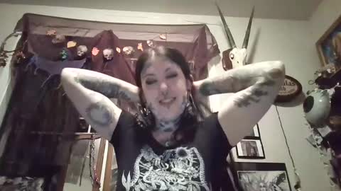 Snapshot of spirithalloqveen chatting on October 14, 6:14 am spirithalloqveen online show from October 14, 6:14 am