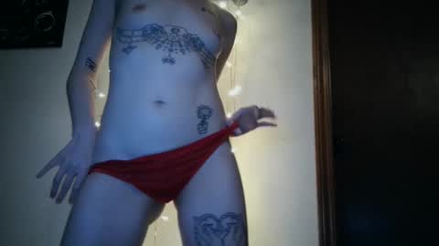Snapshot of spookybarbiegirl chatting on January 3, 3:05 am spookybarbiegirl online show from January 3, 3:05 am