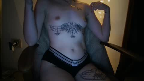 Snapshot of spookybarbiegirl chatting on January 10, 1:53 am spookybarbiegirl online show from January 10, 1:53 am