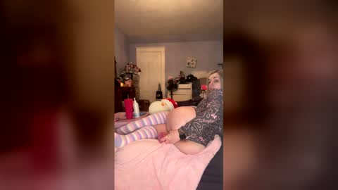 Snapshot of sporegeous chatting on February 8, 8:12 pm sporegeous online show from February 8, 8:12 pm