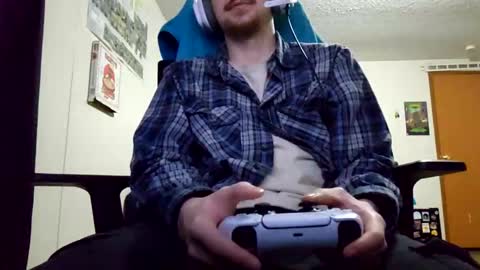 Snapshot of spreading24 chatting on December 16, 6:10 am Rawmen Nudeles online show from December 16, 6:10 am