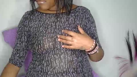 Snapshot of squirtqueen333 chatting on December 2, 8:33 pm shana online show from December 2, 8:33 pm