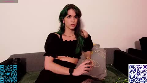 Snapshot of squrlgurl chatting on March 11, 6:10 am Earthling Gurl Michelle Allergy online show from March 11, 6:10 am