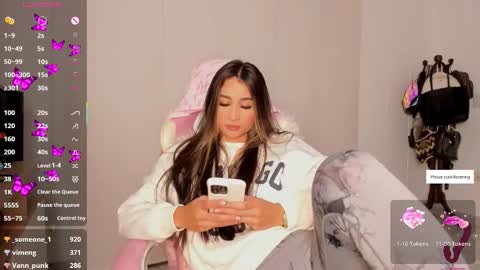 Snapshot of srita_laura chatting on March 2, 7:15 am Laura online show from March 2, 7:15 am