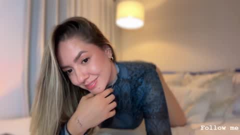 Snapshot of srta__sophie chatting on May 29, 1:36 am Sophie 3 online show from May 29, 1:36 am