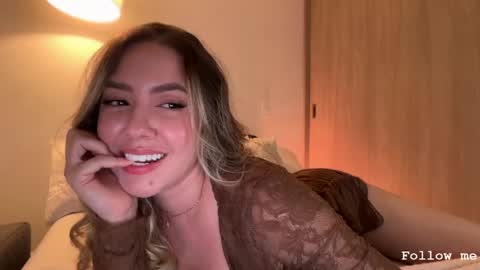 Snapshot of srta__sophie chatting on June 5, 2:18 am Sophie 3 online show from June 5, 2:18 am