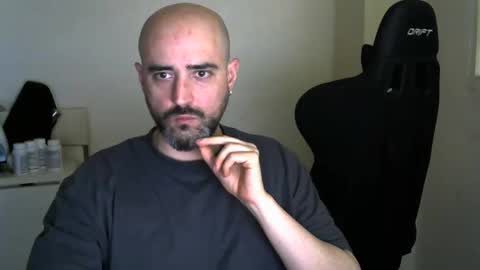 Snapshot of srtramposo chatting on May 12, 12:08 am srtramposo online show from May 12, 12:08 am