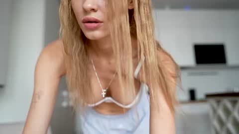 Snapshot of ssscarlett chatting on June 25, 10:20 am Scarlett online show from June 25, 10:20 am