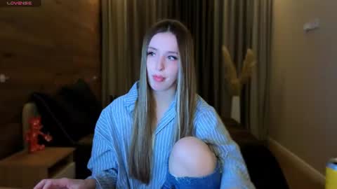Chloe online show from June 25, 7:40 pm