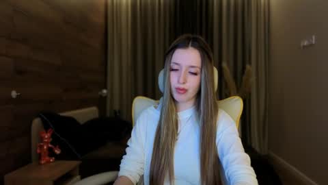 Chloe online show from July 2, 7:31 pm