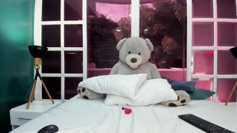 Snapshot of staar_hot chatting on November 10, 12:26 pm STAAR HOT online show from November 10, 12:26 pm