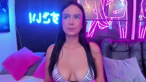 staarlightt online show from June 1, 9:49 pm